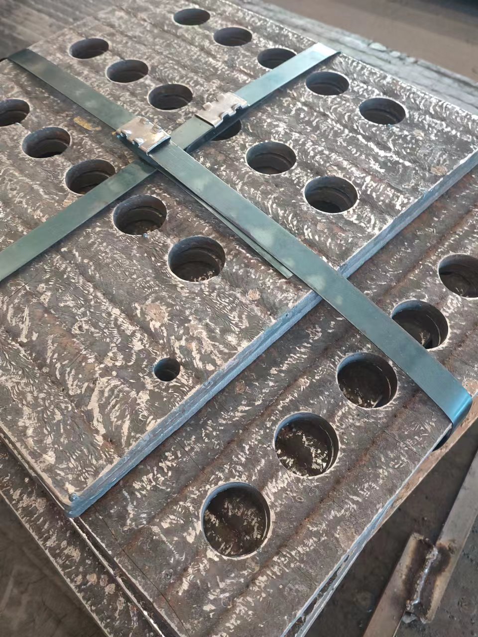 新疆等离子切割件耐磨板