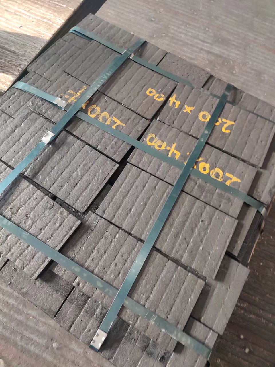 新疆堆焊耐磨板耐磨钢板