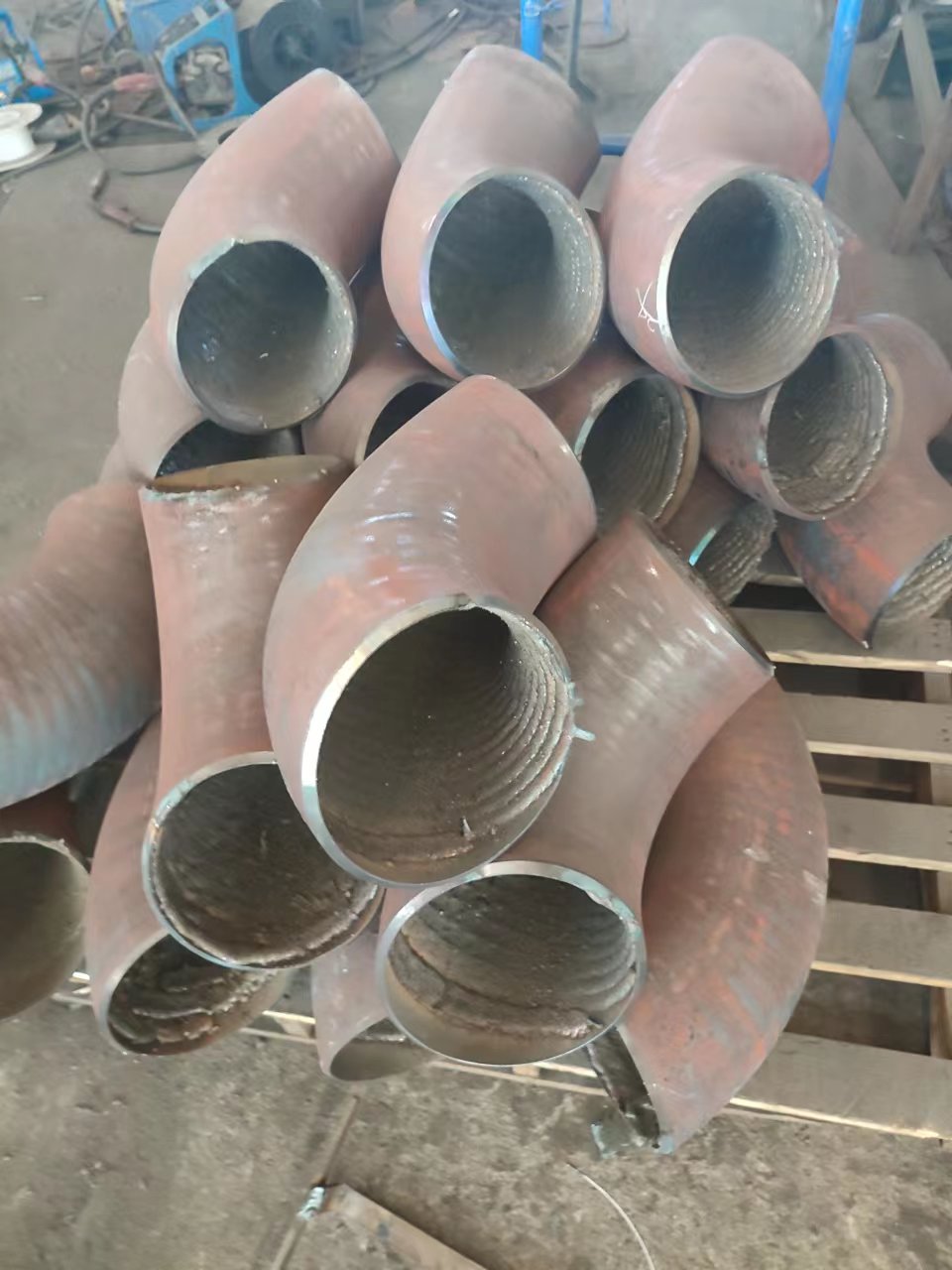 新疆高铬合金耐磨弯头 堆焊耐磨弯头