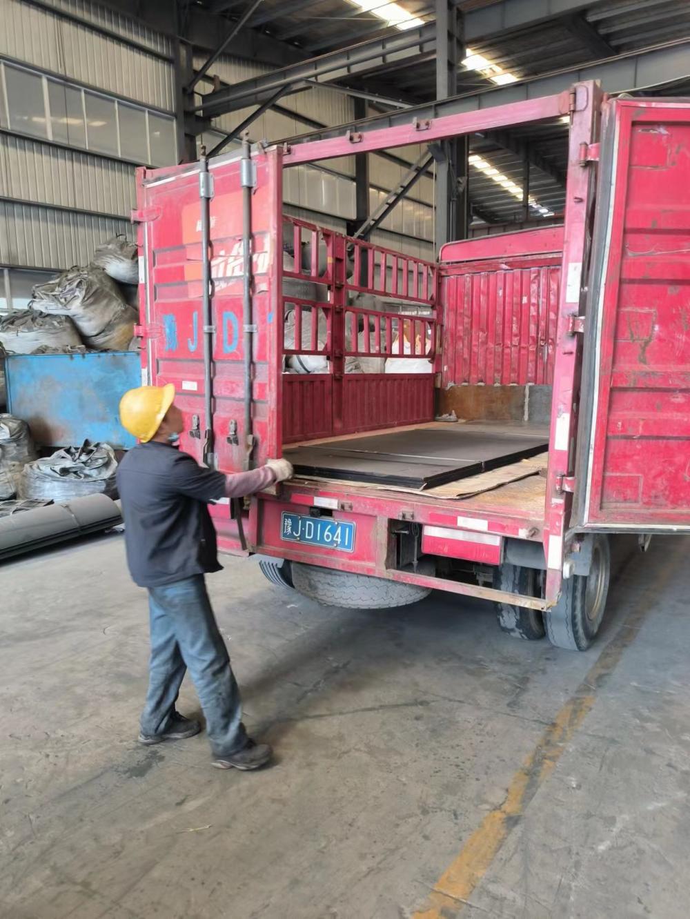 新疆碳化铬耐磨板明弧焊耐磨板