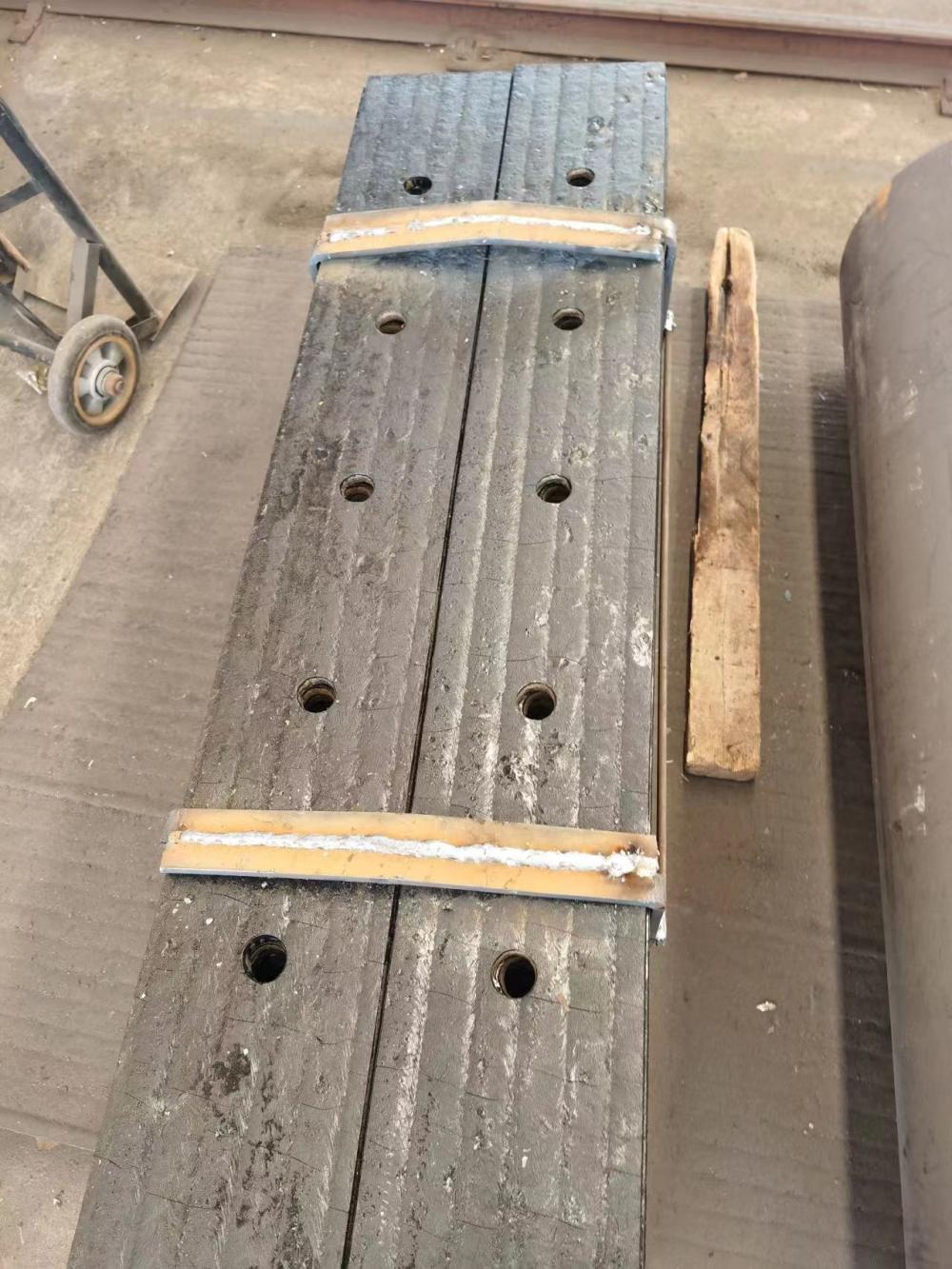 新疆耐磨板切割件