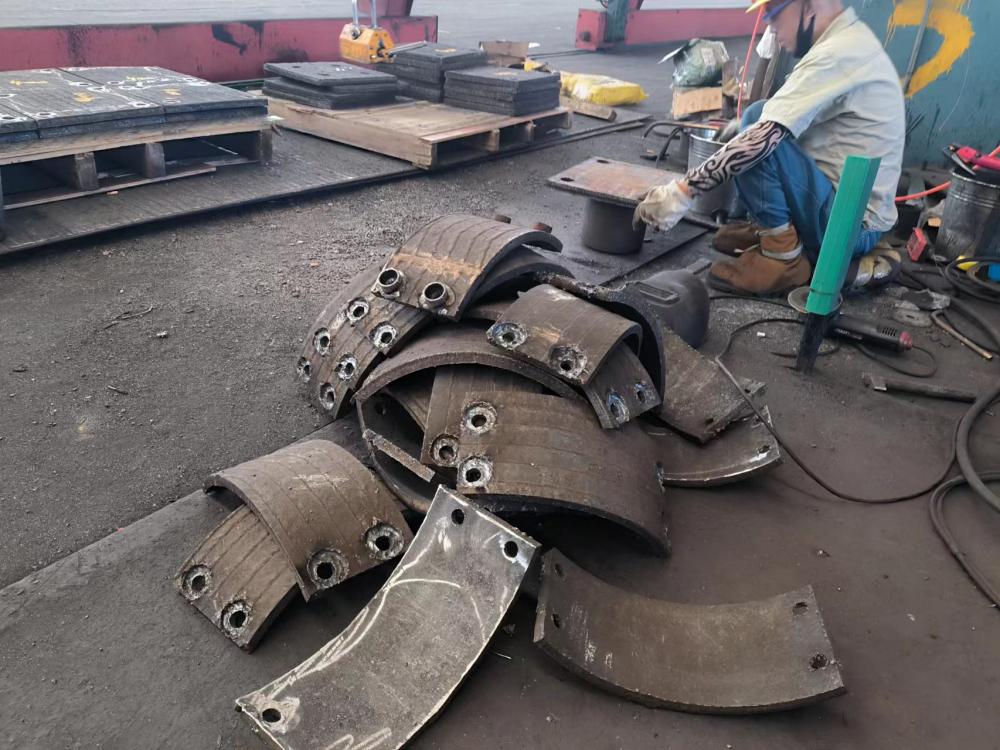 新疆堆焊耐磨板切割定制件