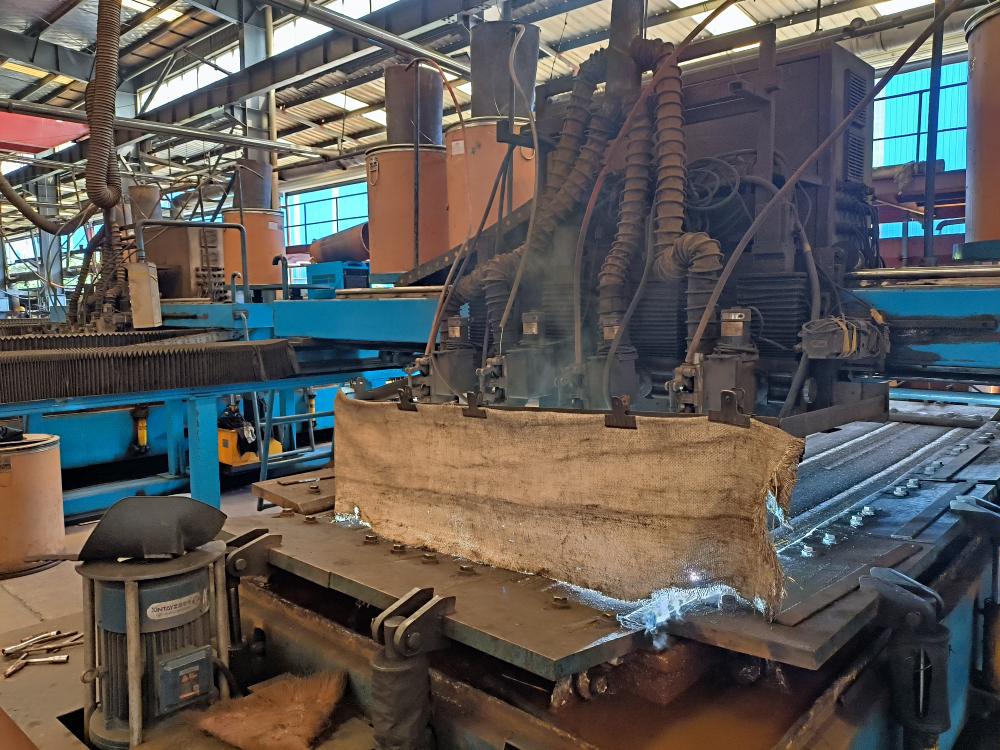 新疆影响高硬度堆焊耐磨衬板成型的主要素