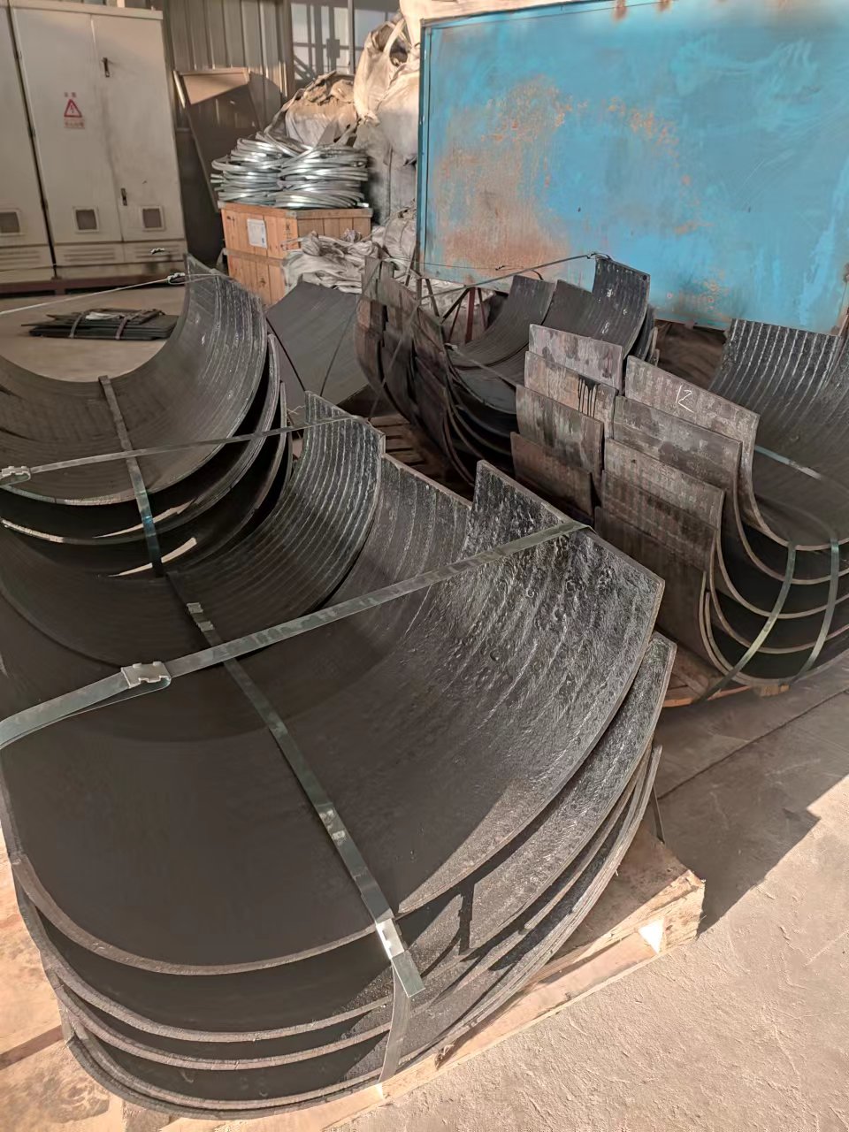 新疆钢板压弧度 堆焊耐磨板