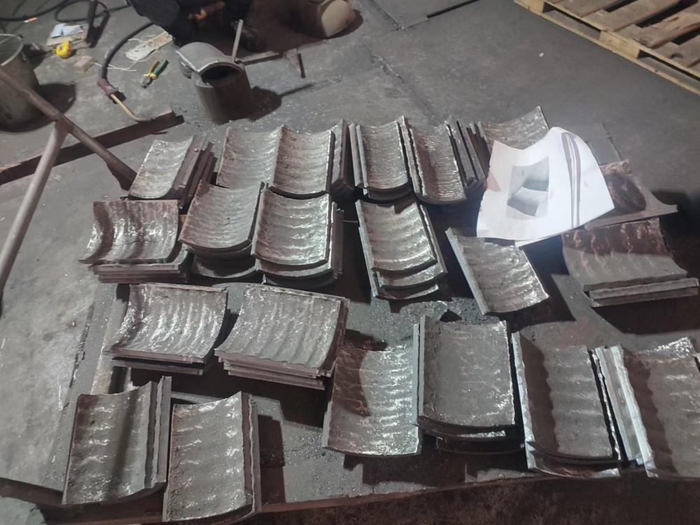 新疆卷弧钢板堆焊耐磨板卷弧