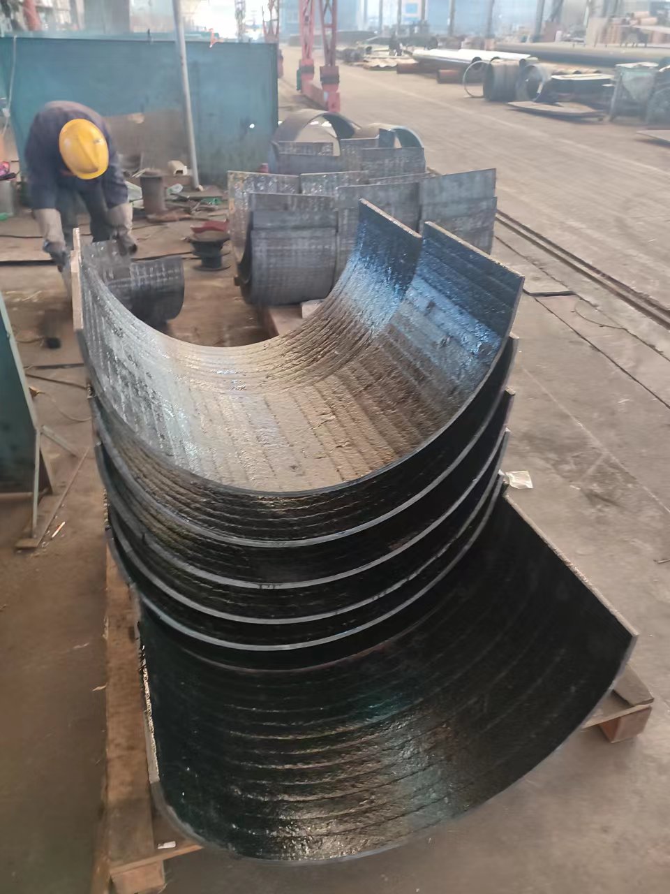 新疆8+4耐磨板8+4