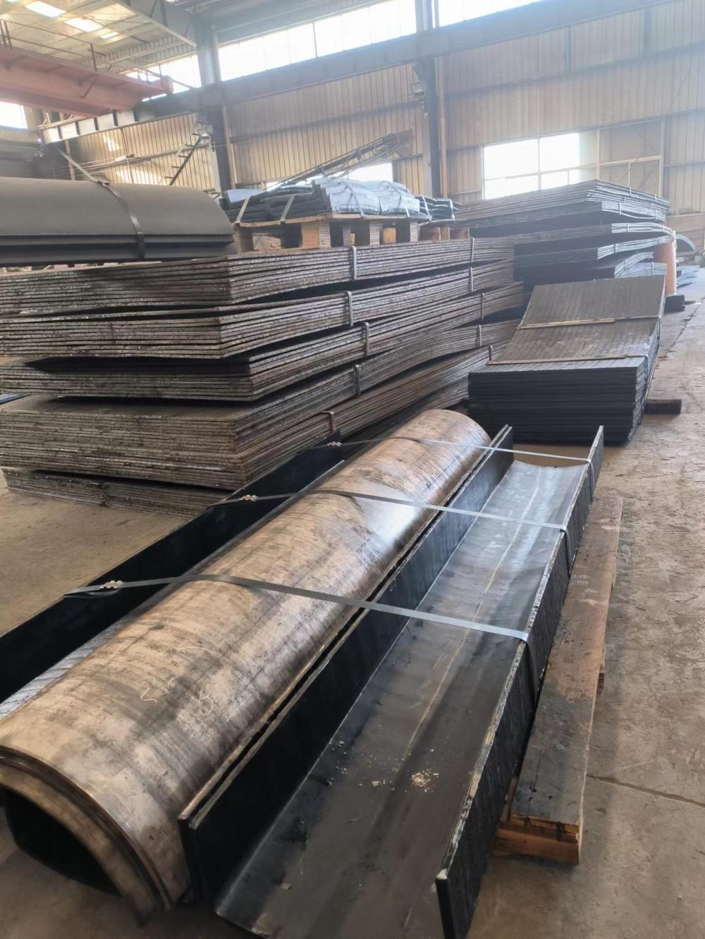 新疆堆焊耐磨板切割，打孔，压弧