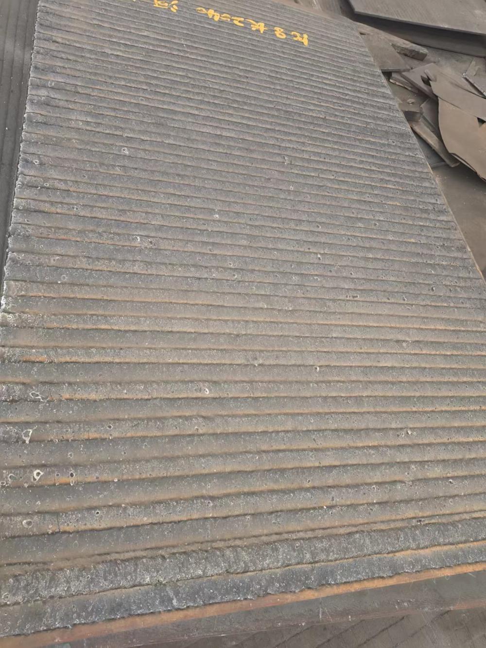 新疆UP耐磨板，堆焊耐磨板