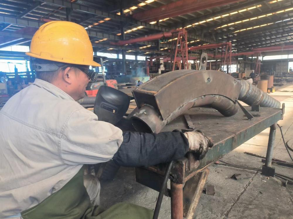 新疆堆焊耐磨弯头，耐磨弯头